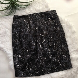 Ann Taylor Loft Floral side zip skirt black petite